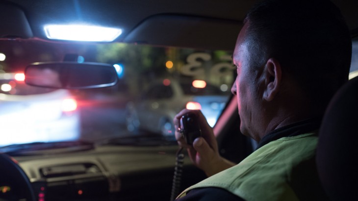 Detuvieron a un hombre tras sorprenderlo en una obra en construcción y agredir a preventores