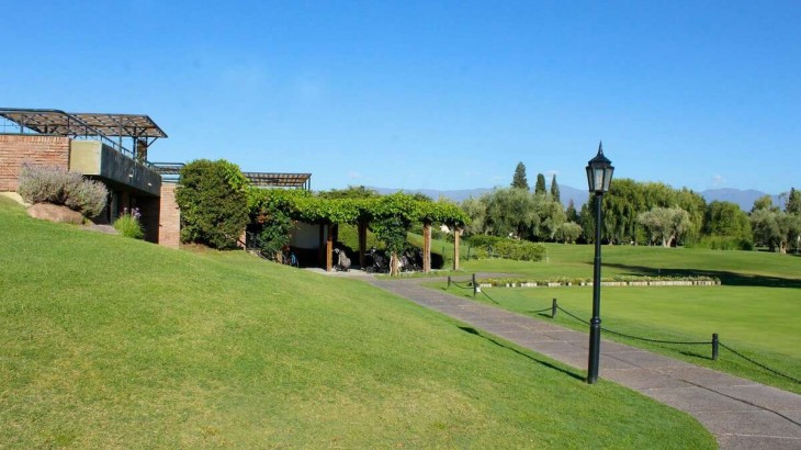 Robo de alto impacto en Guaymallén: dinero, joyas y armas desaparecen de un barrio privado