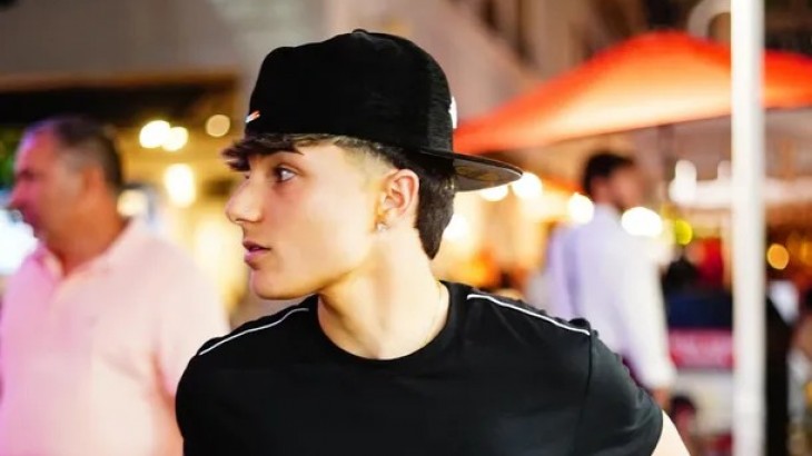 Quién es Santiago Motolo, el actor que se filmó disparando en la Villa 31