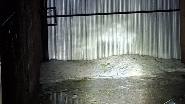 Impresionante tormenta de granizo, castigó Santa Rosa