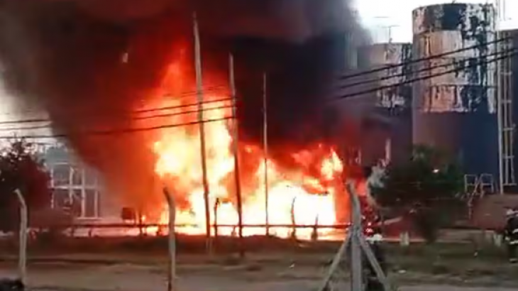 Fatal incendio en el Parque Industrial Pilar: al menos un muerto y varios heridos
