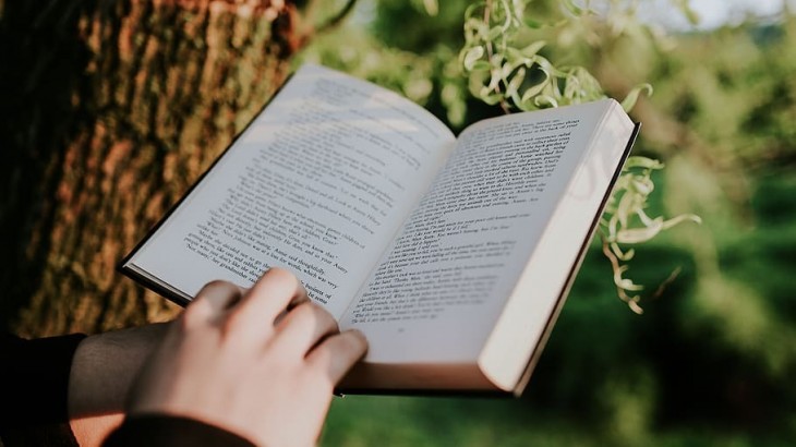 La Paz abre abril con lecturas al aire libre y encuentros con autores