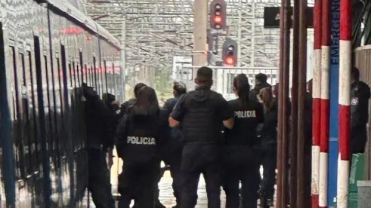 Tensión en el Tren Roca: un hombre armado tomó una rehén y amenazó con detonar una granada