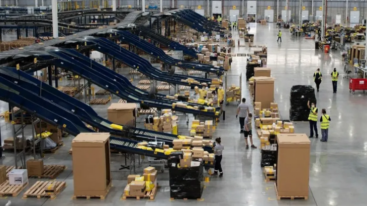 De película: se hicieron pasar por policías y robaron $20 millones en un depósito de Mercado Libre