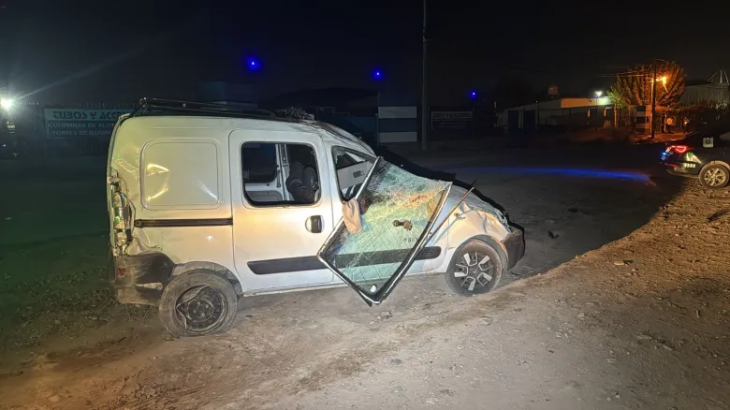 Vuelco en el Acceso Este: dos mujeres fueron hospitalizadas tras un fuerte accidente
